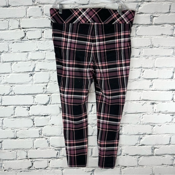 Torrid Pixie Skinny Studio Luxe Ponte High-Rise
Pant Pink Plaid Size 2R Stretch - Picture 2 of 10